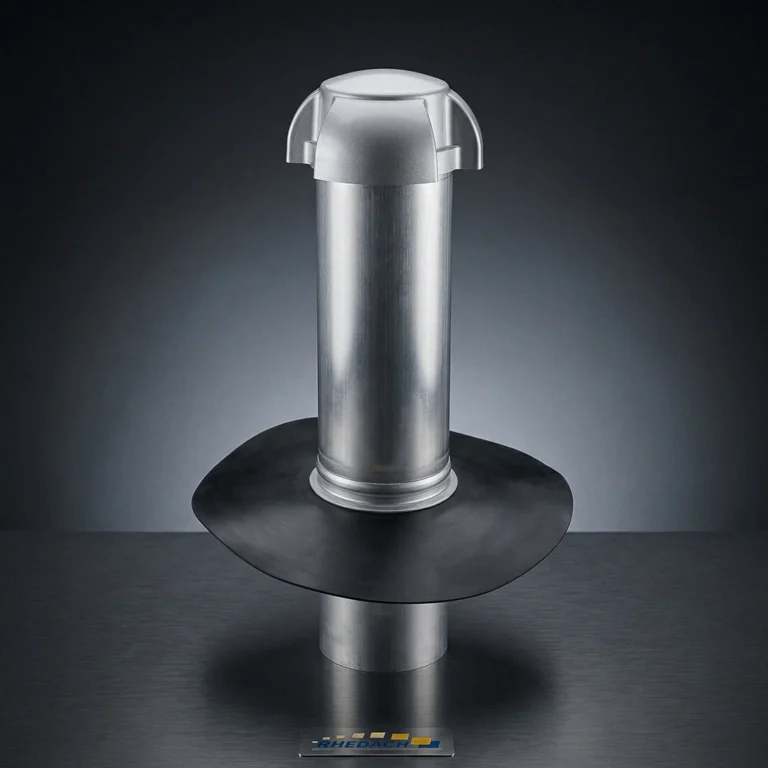 Aluminium-Sanitärlüfter mit abnehmbarer Wetterkappe zur Entlüftung von Sanitärsträngen über das Flachdach